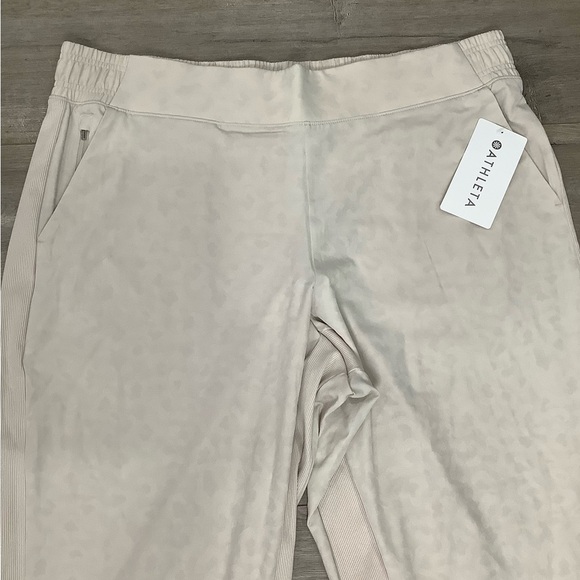Women’s Athleta 22 Brooklyn Comfortable Joggers Pants Beige Ankle Stretch NWT - Picture 10 of 16